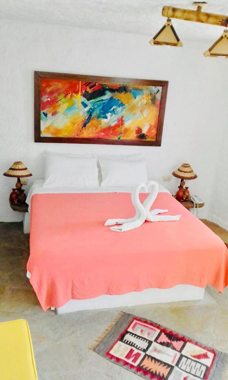Hotel Smiling Crab กาโนอาส เด ปุนตาซัล ภายนอก รูปภาพ